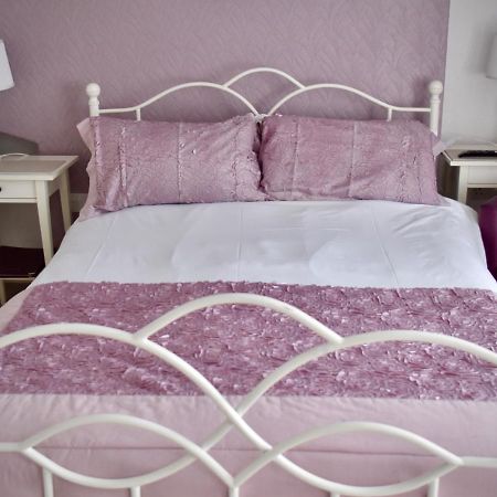 Witchingham B&B Holyhead Eksteriør billede