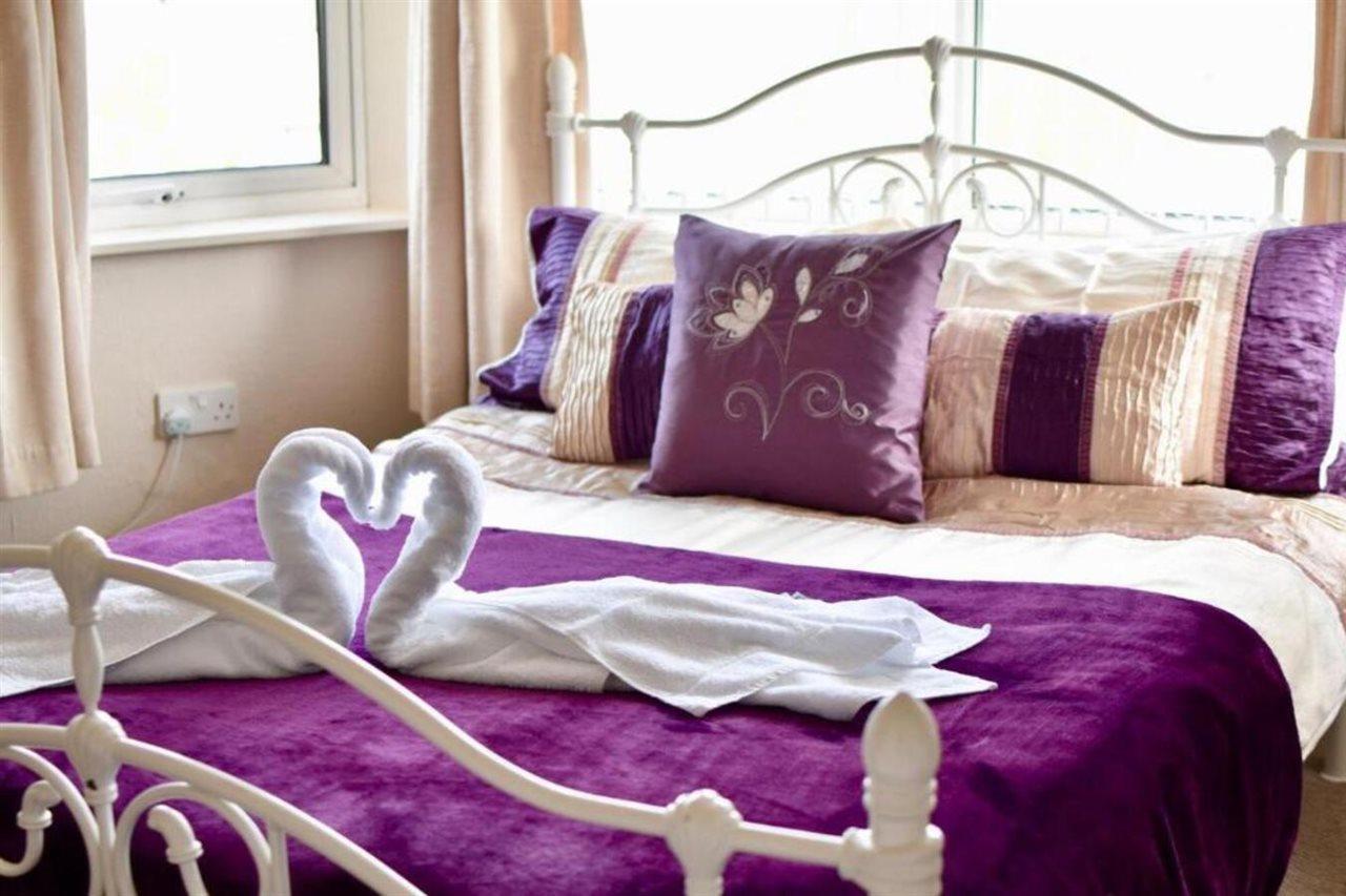 Witchingham B&B Holyhead Eksteriør billede