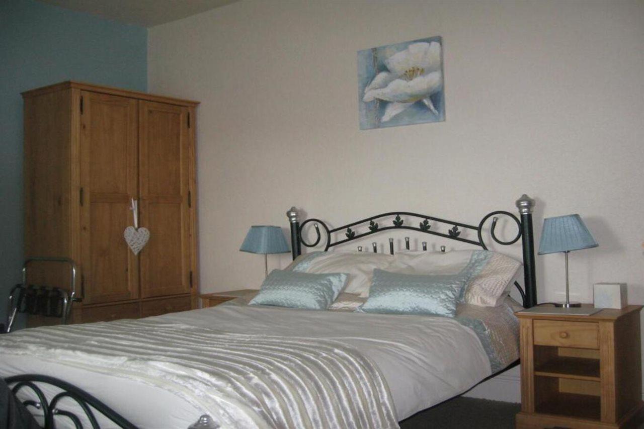 Witchingham B&B Holyhead Eksteriør billede
