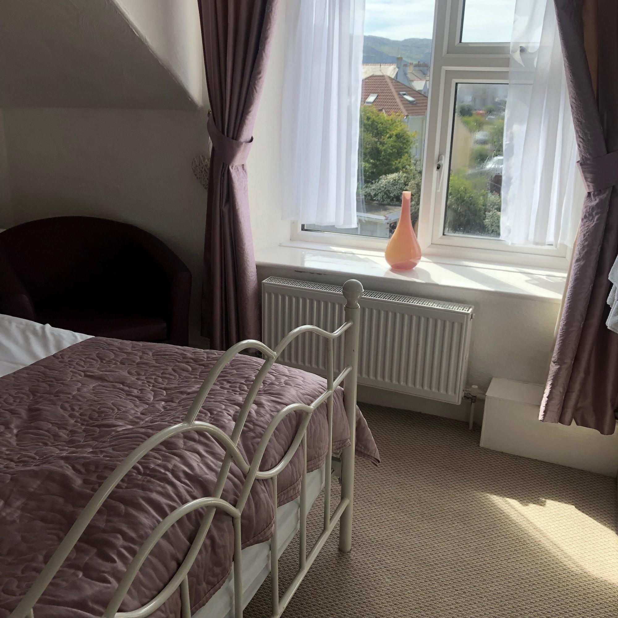 Witchingham B&B Holyhead Eksteriør billede