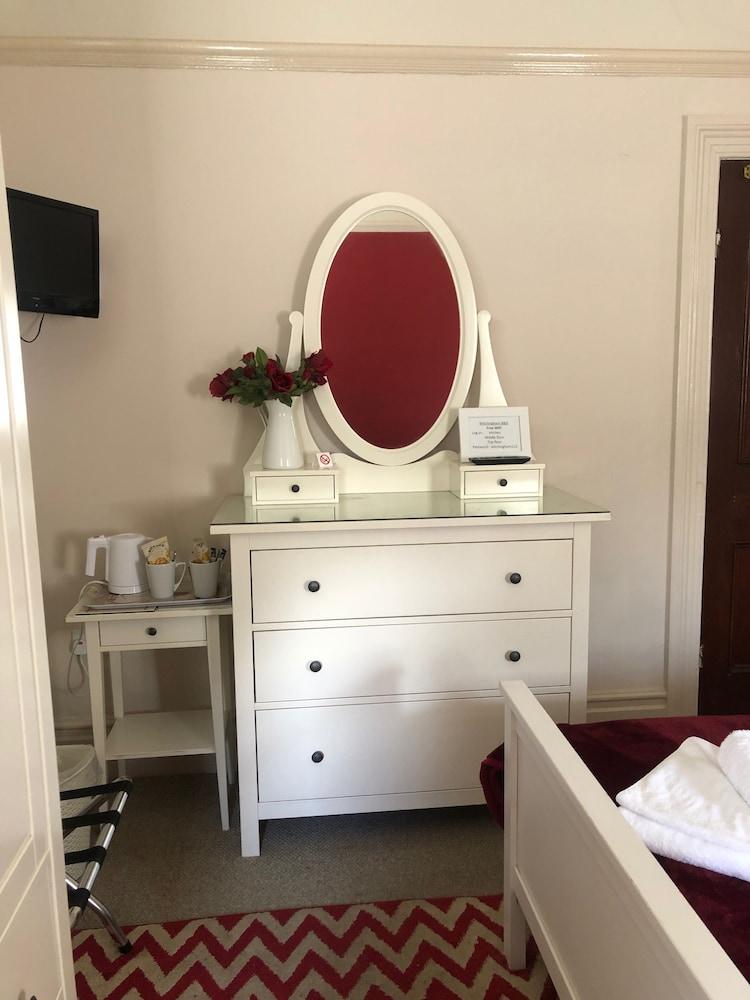 Witchingham B&B Holyhead Eksteriør billede