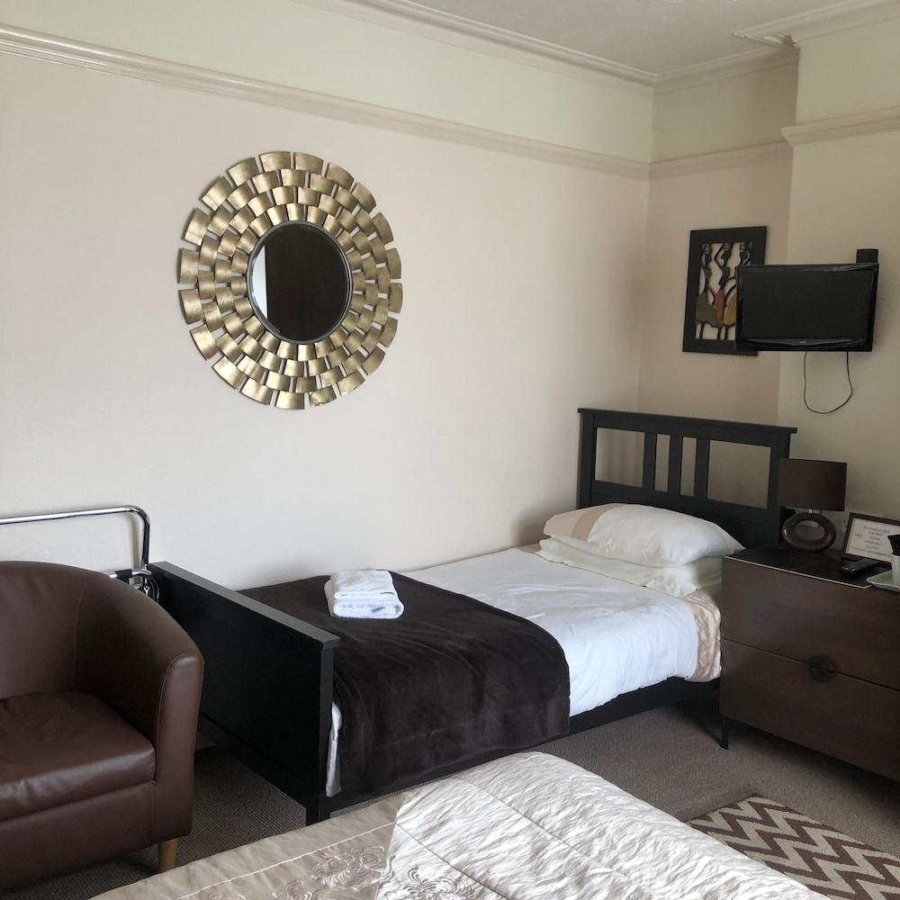 Witchingham B&B Holyhead Eksteriør billede