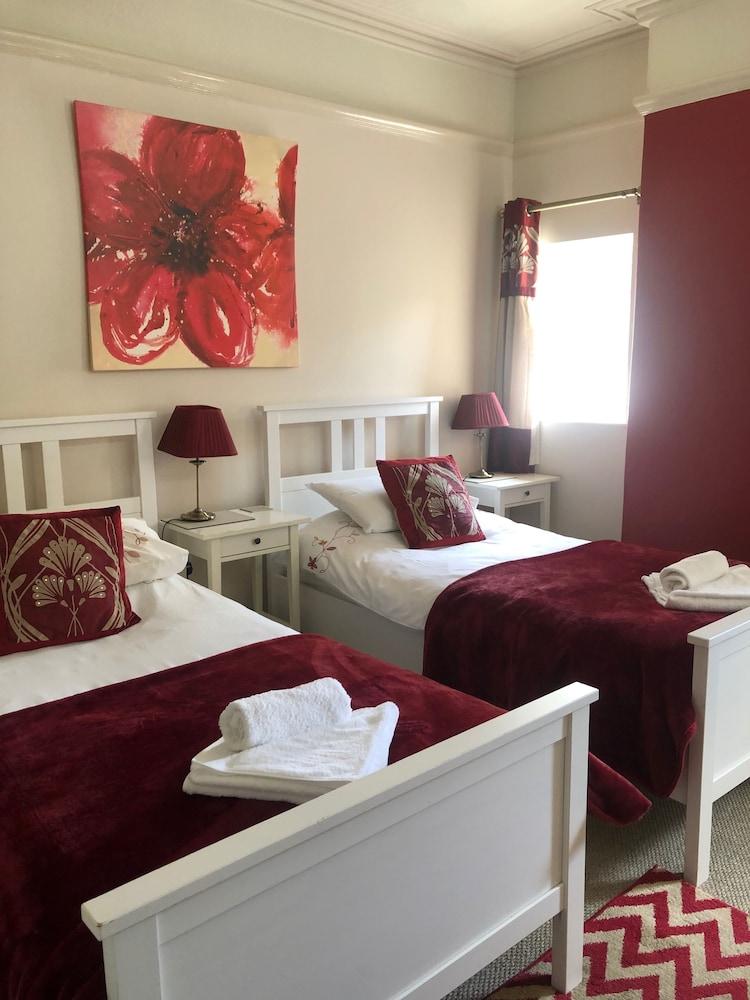 Witchingham B&B Holyhead Eksteriør billede