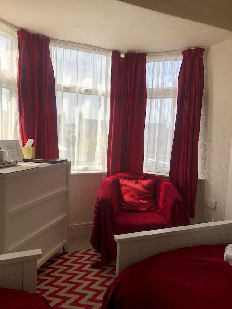 Witchingham B&B Holyhead Eksteriør billede
