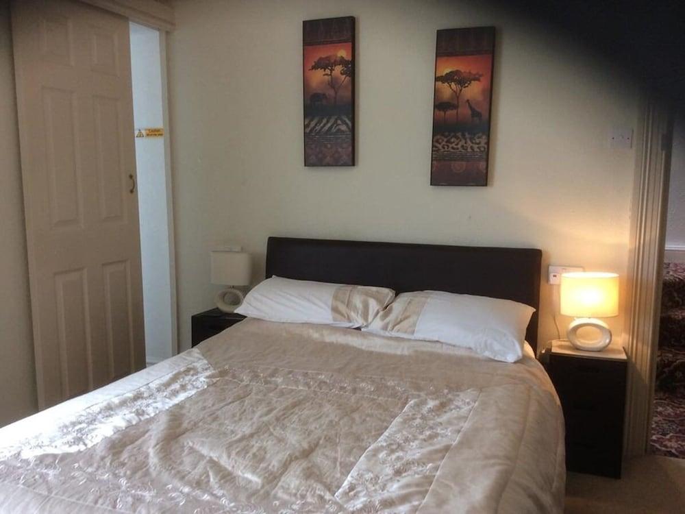 Witchingham B&B Holyhead Eksteriør billede