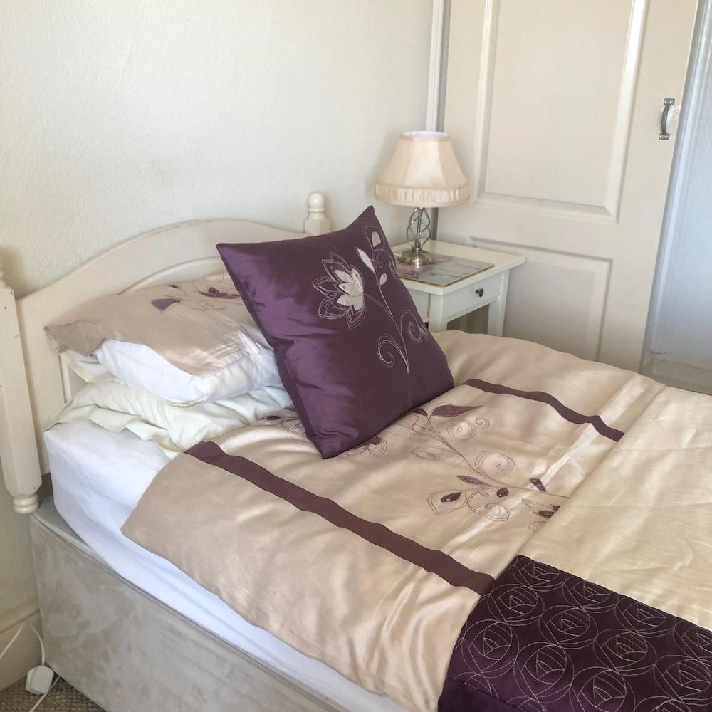 Witchingham B&B Holyhead Eksteriør billede
