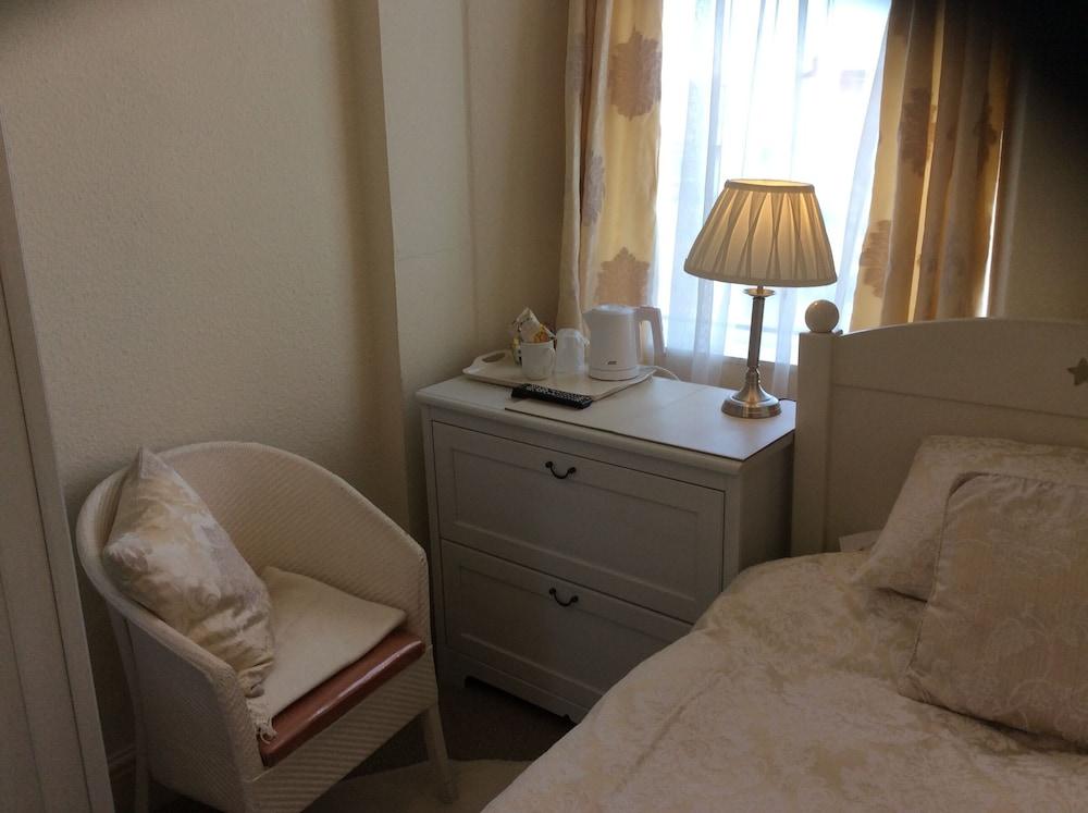 Witchingham B&B Holyhead Eksteriør billede