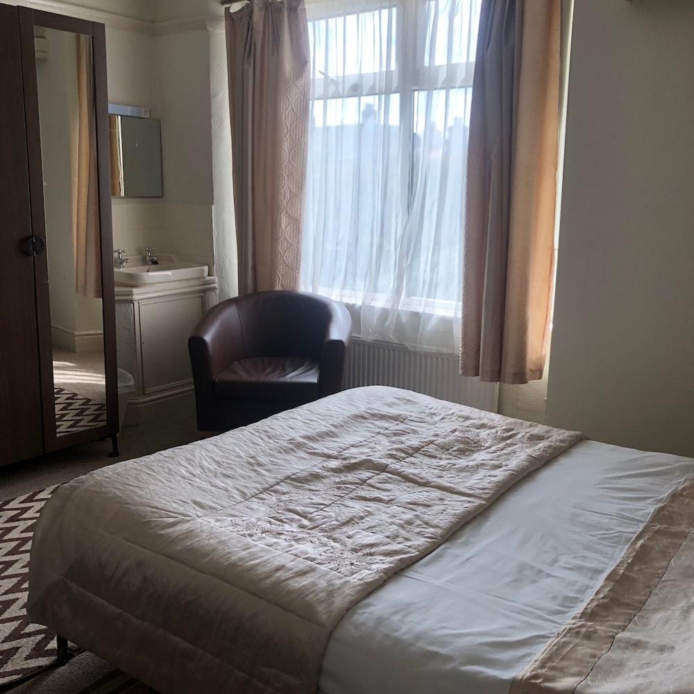 Witchingham B&B Holyhead Eksteriør billede