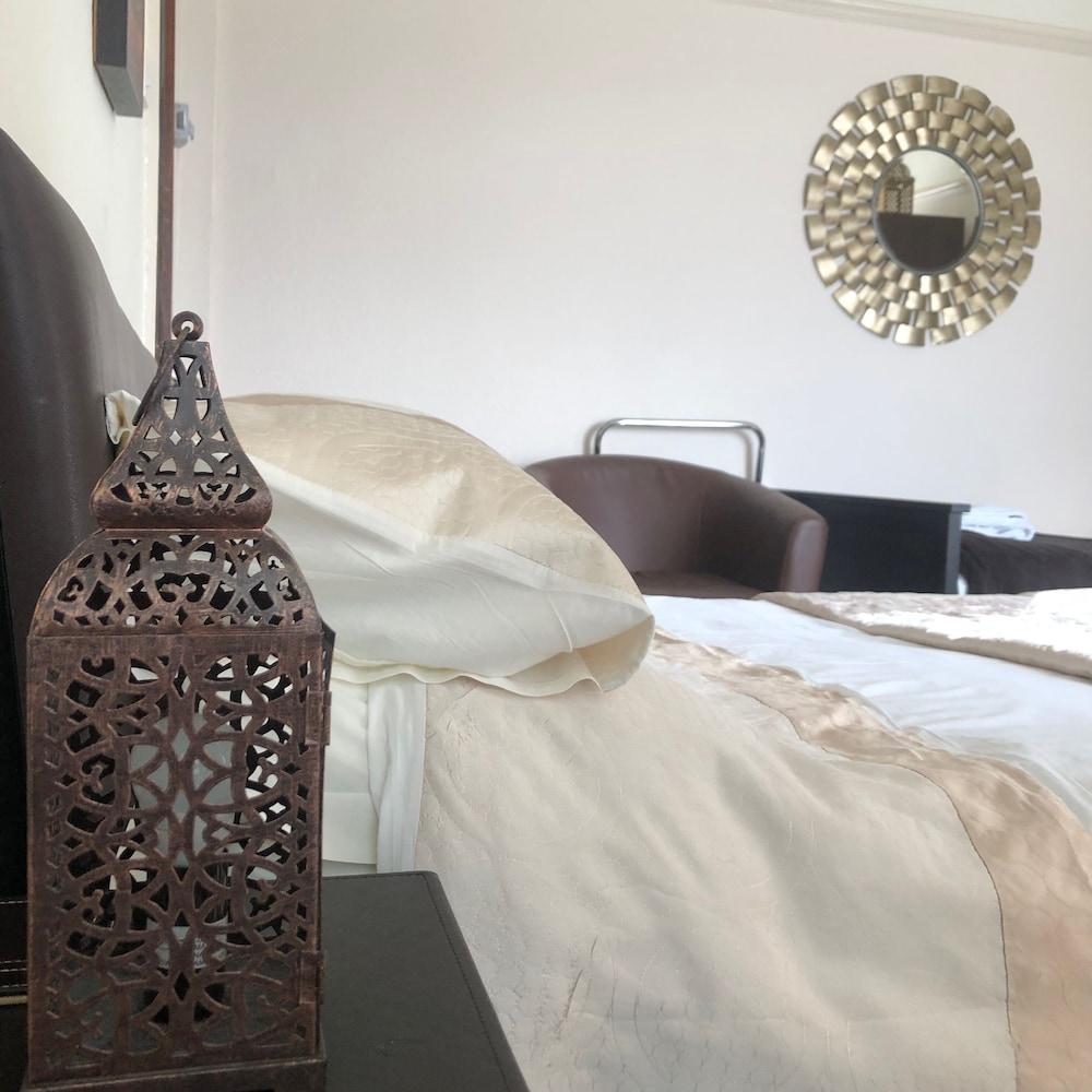 Witchingham B&B Holyhead Eksteriør billede