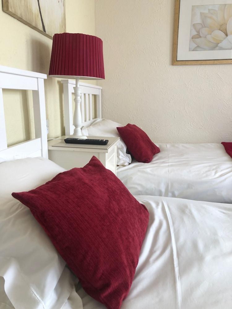 Witchingham B&B Holyhead Eksteriør billede