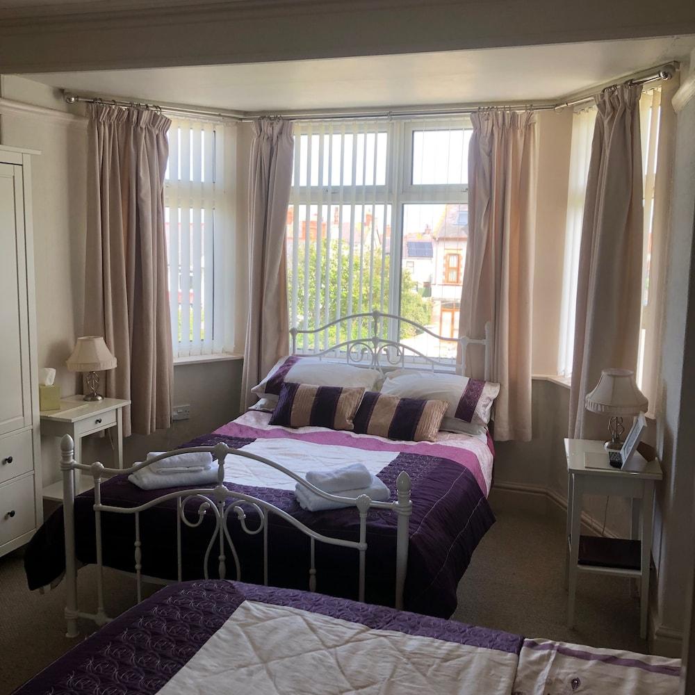 Witchingham B&B Holyhead Eksteriør billede