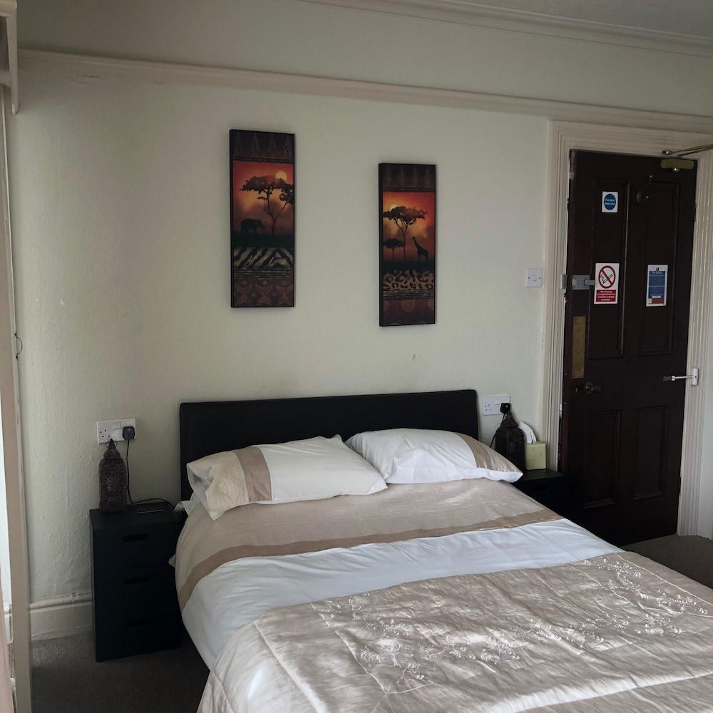 Witchingham B&B Holyhead Eksteriør billede