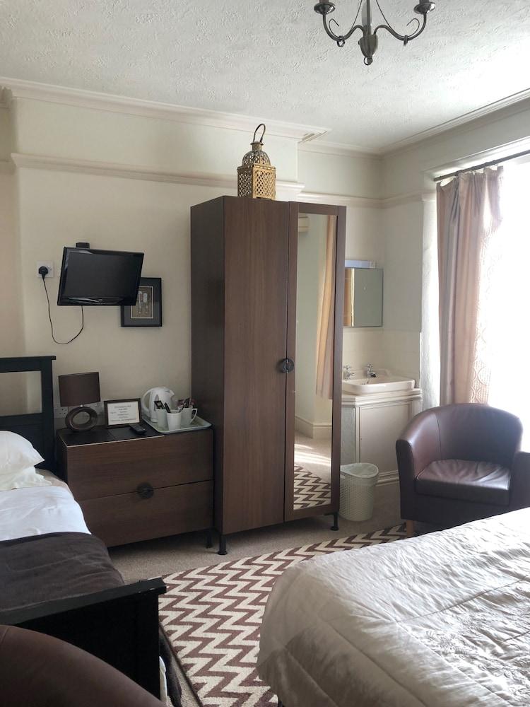Witchingham B&B Holyhead Eksteriør billede