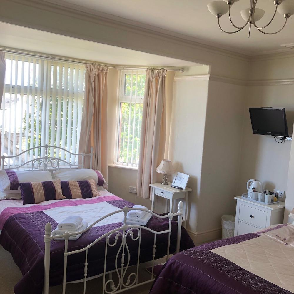 Witchingham B&B Holyhead Eksteriør billede