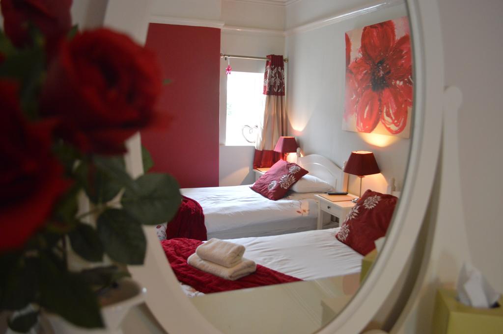 Witchingham B&B Holyhead Eksteriør billede
