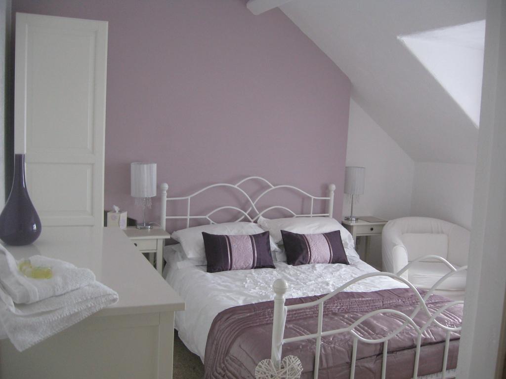 Witchingham B&B Holyhead Eksteriør billede