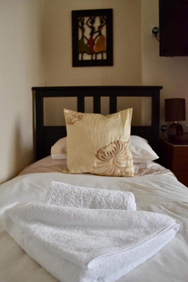 Witchingham B&B Holyhead Eksteriør billede