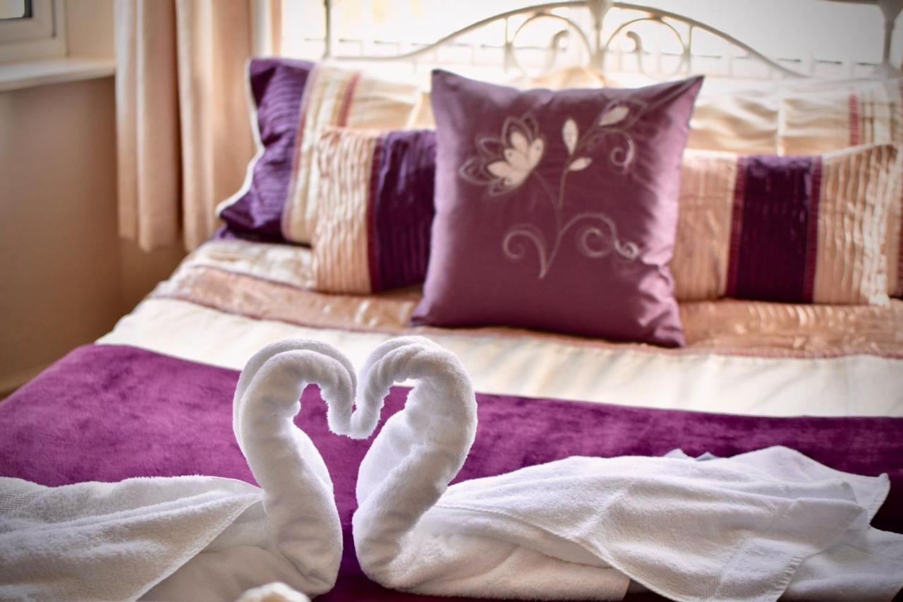 Witchingham B&B Holyhead Eksteriør billede