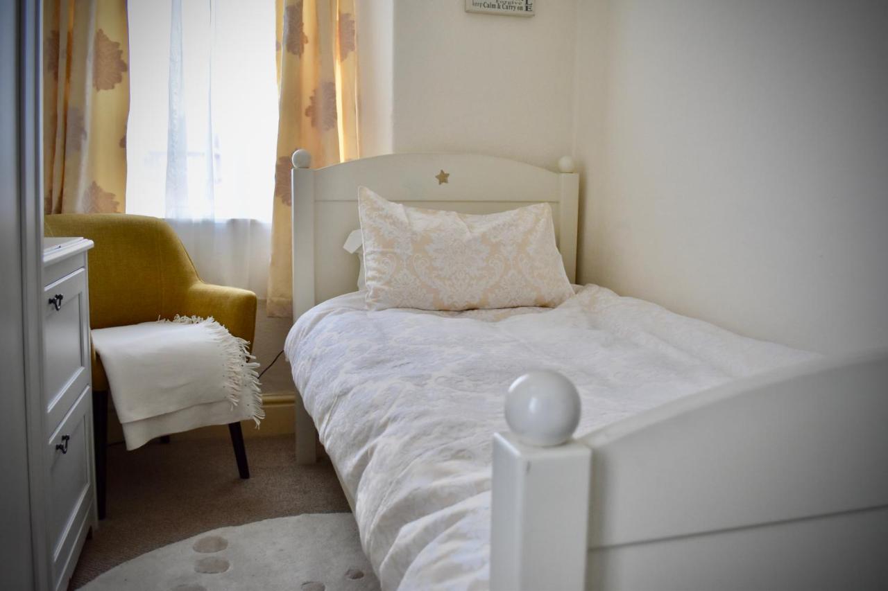 Witchingham B&B Holyhead Eksteriør billede