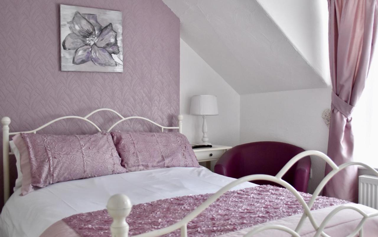 Witchingham B&B Holyhead Eksteriør billede